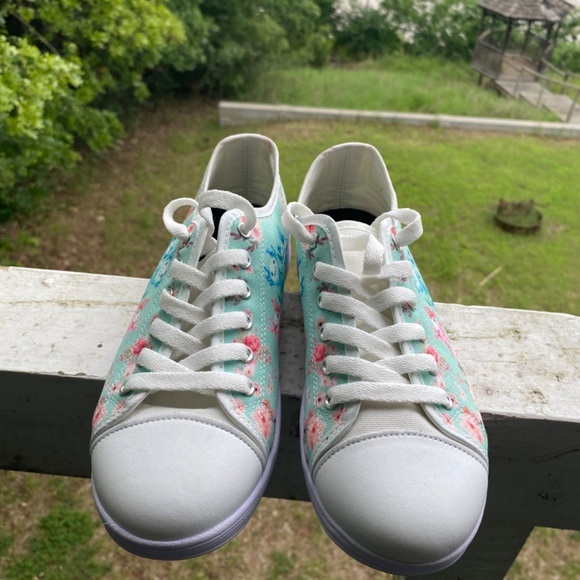 Axolotl floral low top sneakers shoes NWOT - Picture 2 of 5
